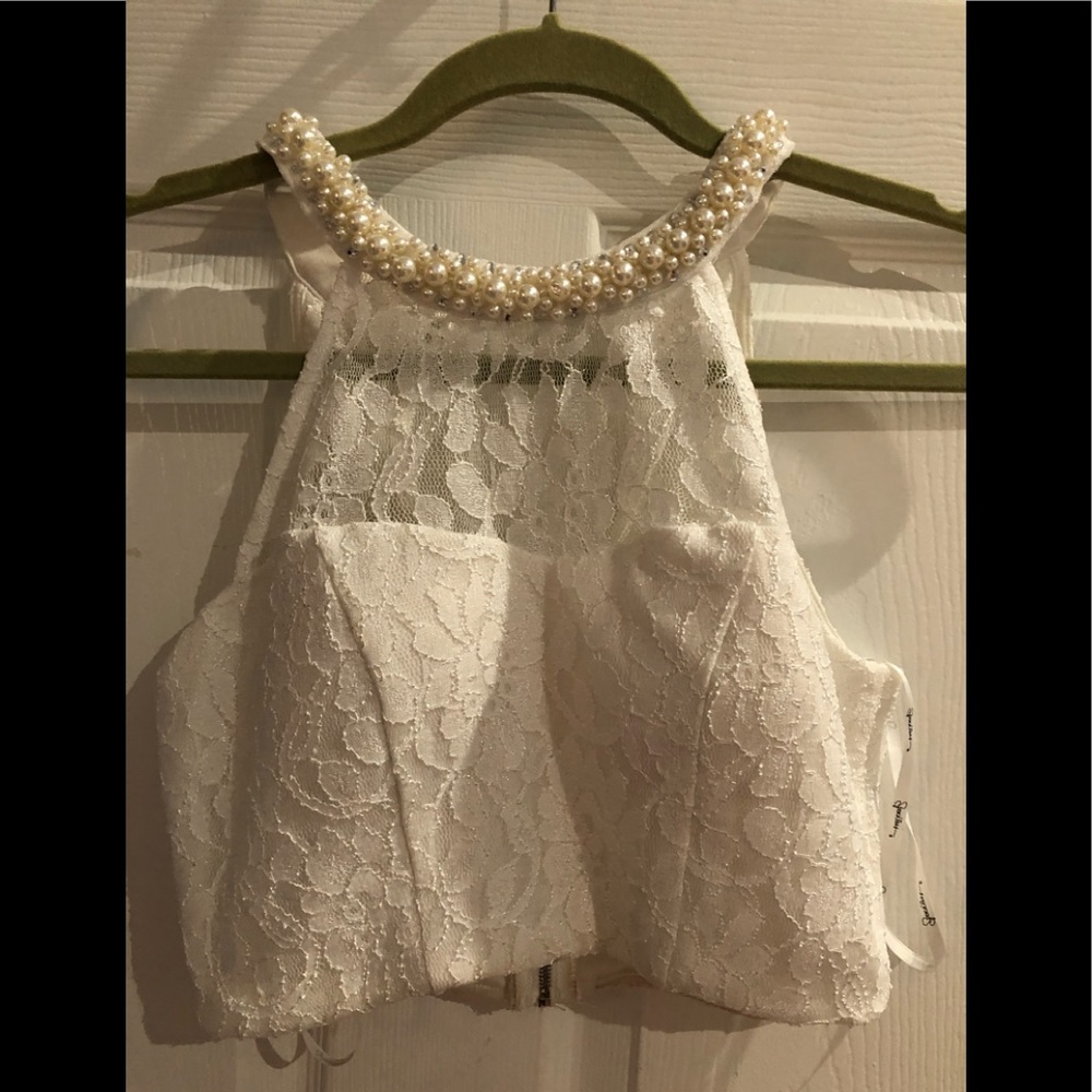 Small lace crop top with pearls